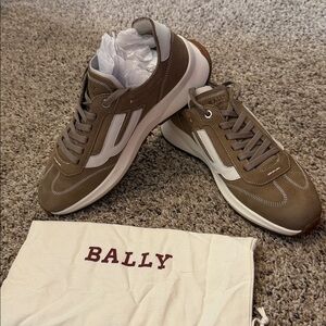 Mens US 9.5 Bally Demyl 1851 Sneakers Calf skin and suede uppers. Brown & White